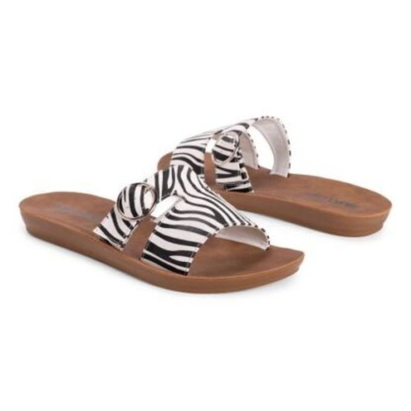 Muk Luks Black & White Zebra About You Sandal Size 8 9 or 10 - Picture 1 of 3